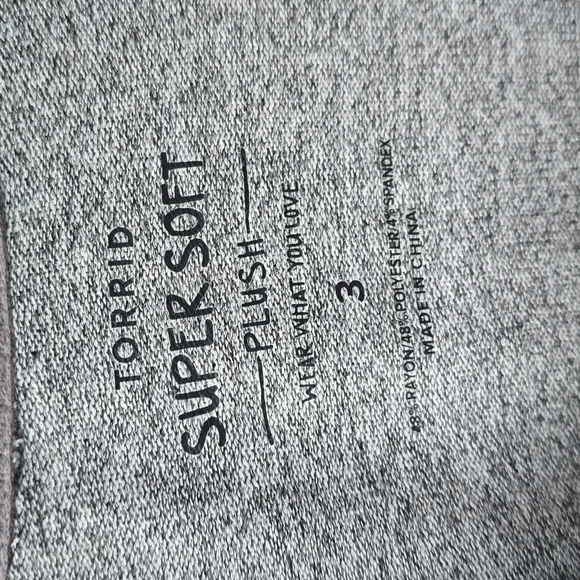 TORRID Grey Supersoft Plush Cowl Neck Tunic Sweater NWT   3x - Picture 7 of 11